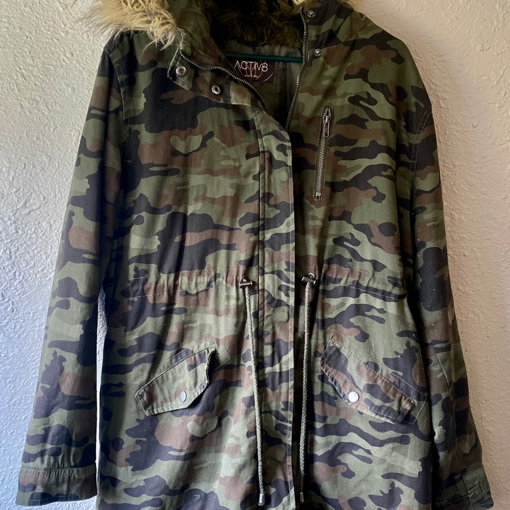 Camo Premium Parka Jacket With Fur Lined hood Womens Large